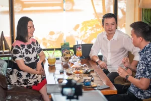 Vợ chồng diễn viên Lê Khánh – Tuấn Khải: ‘Mua xe Volvo là mua sự an toàn cho gia đình’